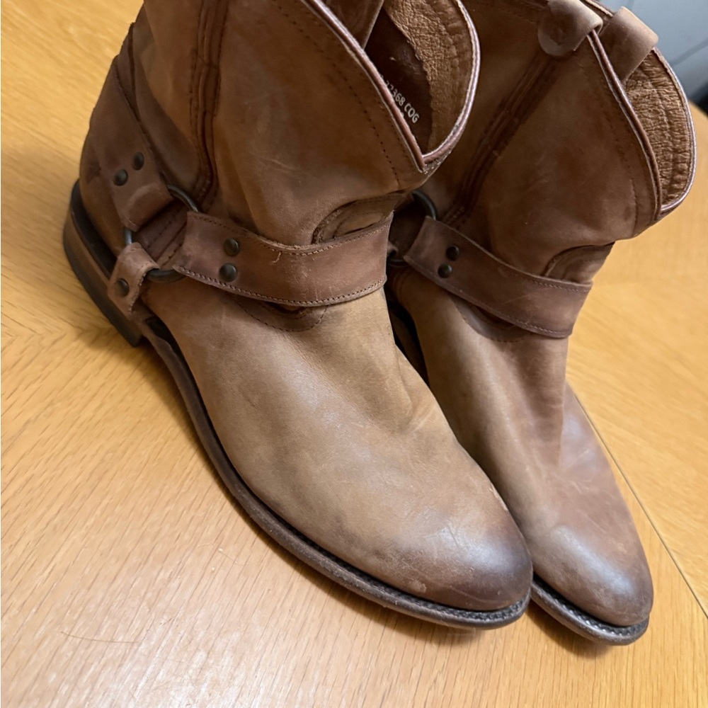 Frye Distressed Brown Leather Ankle Boots, LIKE NEW! - Picture 5 of 7
